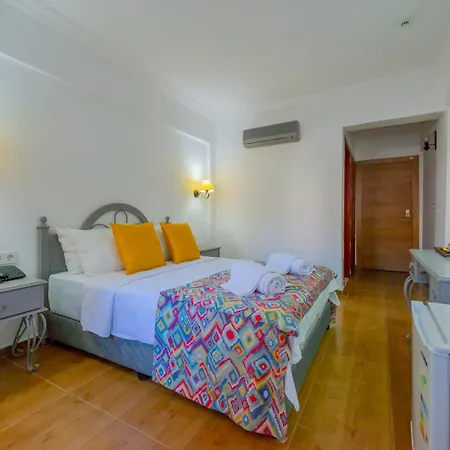 Mia Hotel *