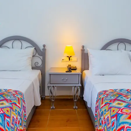 Mia Hotel *